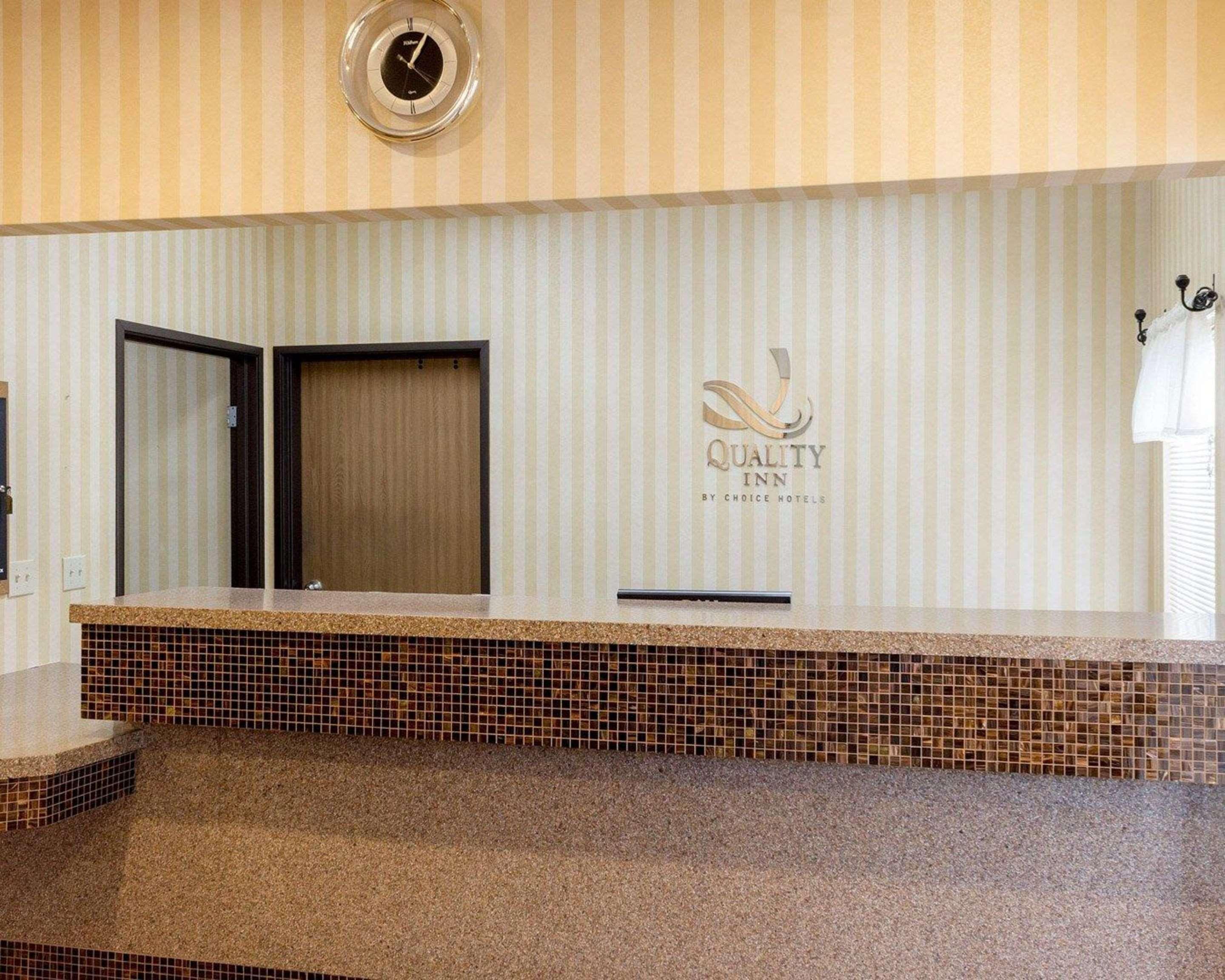 Quality Inn Brookings-University Exteriör bild